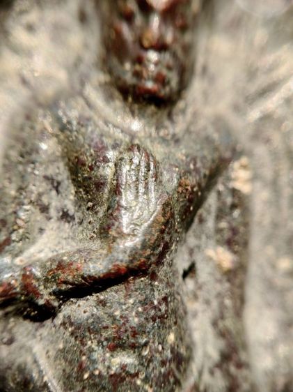 พระร่วงหลังรางปืน กรุวัดพระศรีรัตนมหาธาตุ อ.ศรีสัชนาลัย จ.สุโขทัย รูปที่ 5