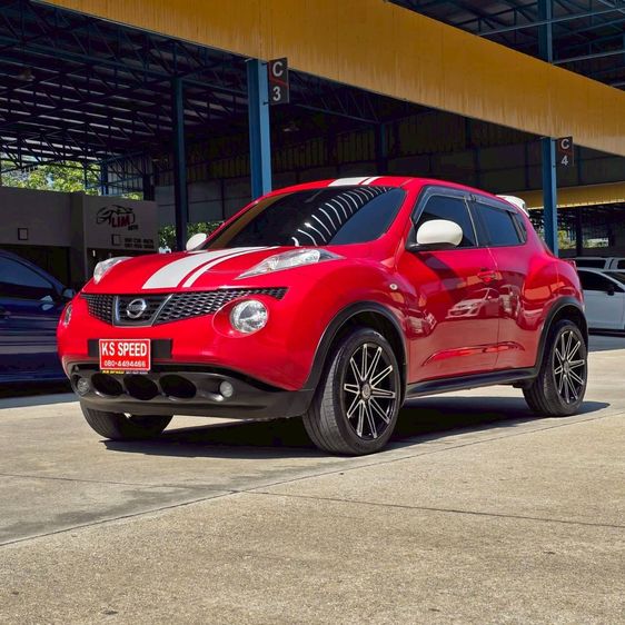 รถ Nissan Juke 1.6 V สี แดง