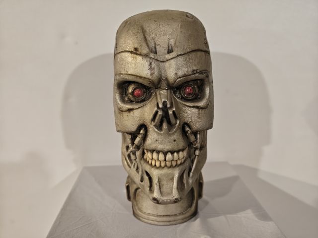โมเดลรถสะสม Vintage Terminator T-800 Plastic Head  Rare Collectible 1,199 THB