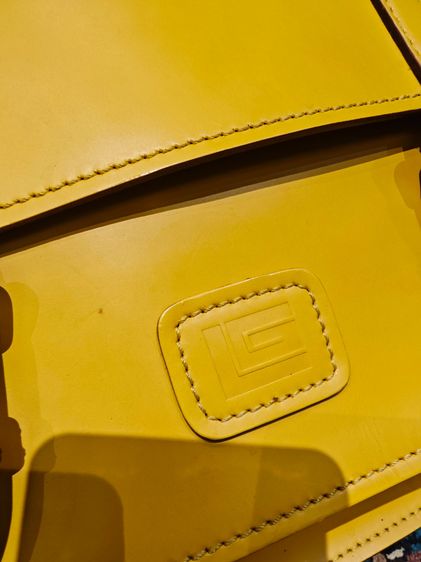 กระเป๋าหนังแท้ guy la roach