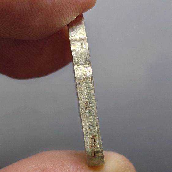 เหรียญนวมหาราช เนื้อนวะแก่เงิน เฉลิมพระชนพรรษา 5 รอบ ในหลวง ร9 ปี2530 พร้อมกล่องเดิม รูปที่ 4