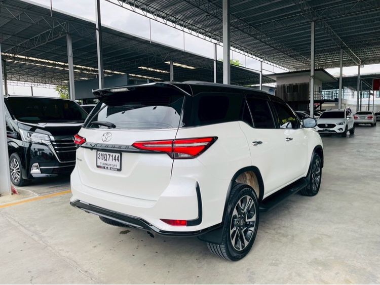 Toyota Fortuner 2022 2.4 Legender Utility-car ดีเซล ไม่ติดแก๊ส เกียร์อัตโนมัติ ขาว รูปที่ 4