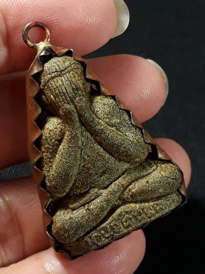 พระปิดตาพิมพ์ตุ๊กตาใหญ่ หลวงปู่โต๊ะ วัดประดู่ฉิมพลี กรุงเทพมหานคร ปี 2521 เนื้อผงแก่น้ำมันตั้งอิ้วเลี่ยมจับขอบเก่าพร้อมใช้ รูปที่ 3