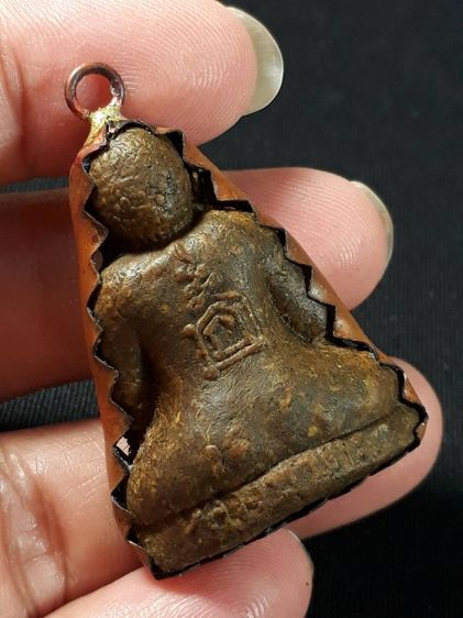 พระปิดตาพิมพ์ตุ๊กตาใหญ่ หลวงปู่โต๊ะ วัดประดู่ฉิมพลี กรุงเทพมหานคร ปี 2521 เนื้อผงแก่น้ำมันตั้งอิ้วเลี่ยมจับขอบเก่าพร้อมใช้ รูปที่ 4