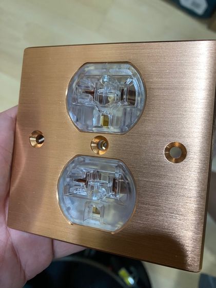 ขายปลั้กผนังใหม่ hiend ชุป โรเดียมหนา ชุดละ120-