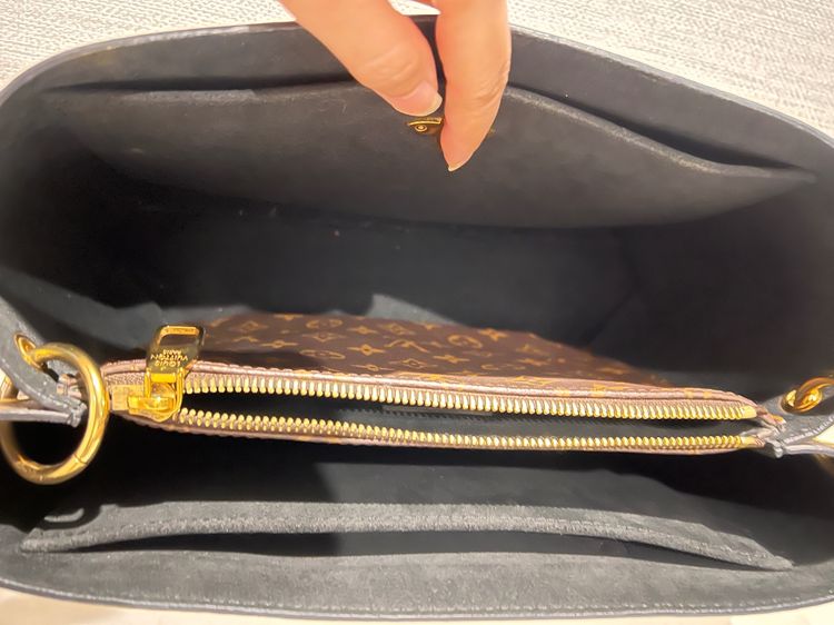 (ส่งต่อ) ของแท้  LV Flower Tote Monogram Brown พร้อมใบเสร็จและสายยาว สภาพสวยมาก รูปที่ 11