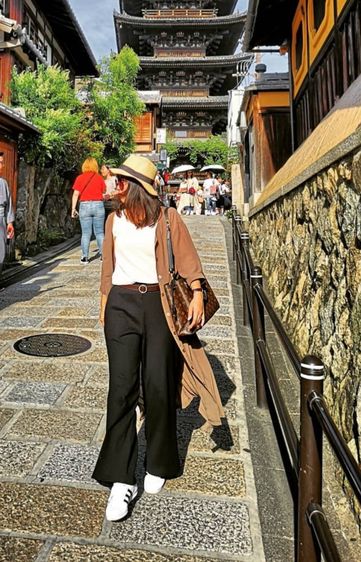(ส่งต่อ) ของแท้  LV Flower Tote Monogram Brown พร้อมใบเสร็จและสายยาว สภาพสวยมาก รูปที่ 15