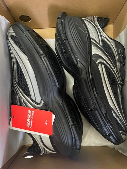 รองเท้าผ้าใบ