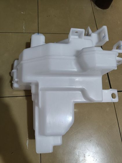 ถังพักน้ำฉีดกระจกมาสด้า2แท้ศูนย์พร้อมยางรอง รูปที่ 2