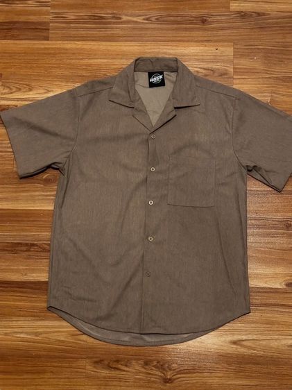 เสื้อเชิ๊ตฟูกแขนสั้น สีน้ำตาลอ่อน มือหนึ่ง สภาพใหม่