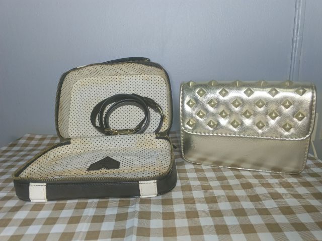 กระเป๋าสะพาย