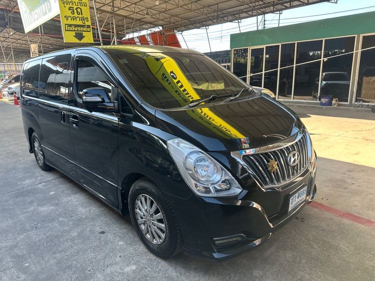 Hyundai H-1  2017 2.5 Deluxe Van ดีเซล ไม่ติดแก๊ส เกียร์อัตโนมัติ ดำ รูปที่ 2