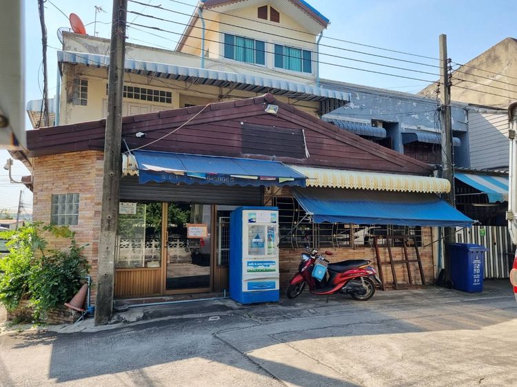 อื่นๆ มีบางส่วน สร้างเสร็จก่อน 2010 ขายทาวเฮาส์ 2 ชั้น ต่อเติม 3 ชั้น ด้านหน้าต่อเติมทำร้านค้าธงฟ้าประชารัฐ รูปที่ 3