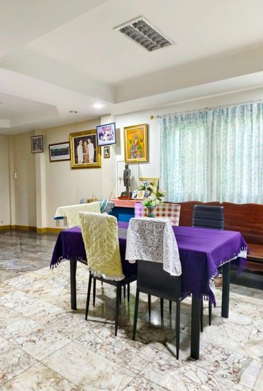 ตกแต่งครบ บ้านเดี่ยวสองชั้น 4นอน 2น้ำ 4จอดรถ สนามหญ้าใหญ่ บ้านหัวมุม เลขบ้านมงคล 333(ตอง) หน้าทิศเหนือ เฟอร์นิเจอร์บิ้วอินลายไม้สัก โฉนดพร้อมโอนครับ รูปที่ 4