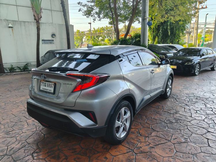 Toyota C-HR 2018 1.8 HV Hi Sedan ไฮบริด ไม่ติดแก๊ส เกียร์อัตโนมัติ เทา รูปที่ 4