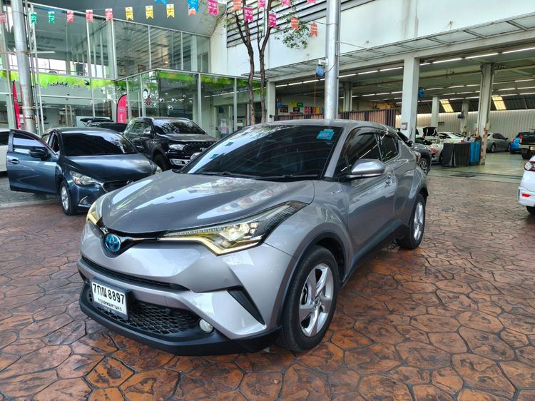 Toyota C-HR 2018 1.8 HV Hi Sedan ไฮบริด ไม่ติดแก๊ส เกียร์อัตโนมัติ เทา รูปที่ 3
