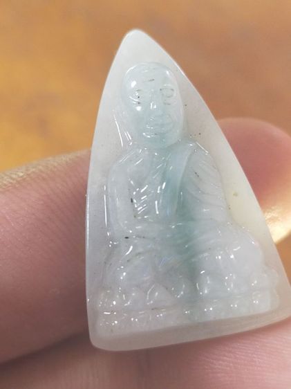 หลวงปู่ทวดหยกจีนแท้หยกขาวแซมเขียว วัดช้างให้มีโค้ดหลังองค์พระ รูปที่ 3