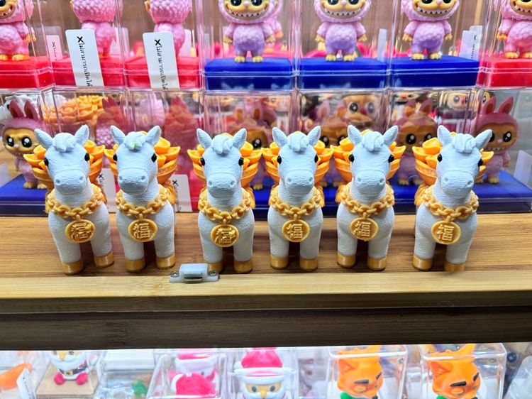 โมเดล ม้าแบกทอง 