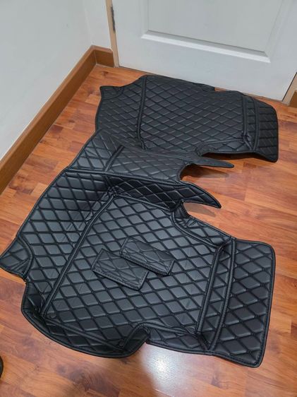 แผ่นยางรองเท้าในรถยนต์ น่าจะยี่ห้อ MG ลองดูเอาละกัน รูปที่ 2