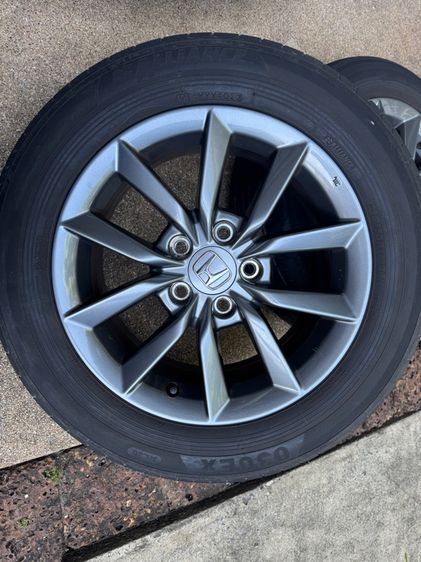 ยาง พร้อมแม็ก 215 60 16 ปี22   สภาพสวย มีรอยเบียด1วง