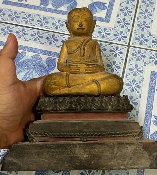 พระสังขจายไม้แกะ