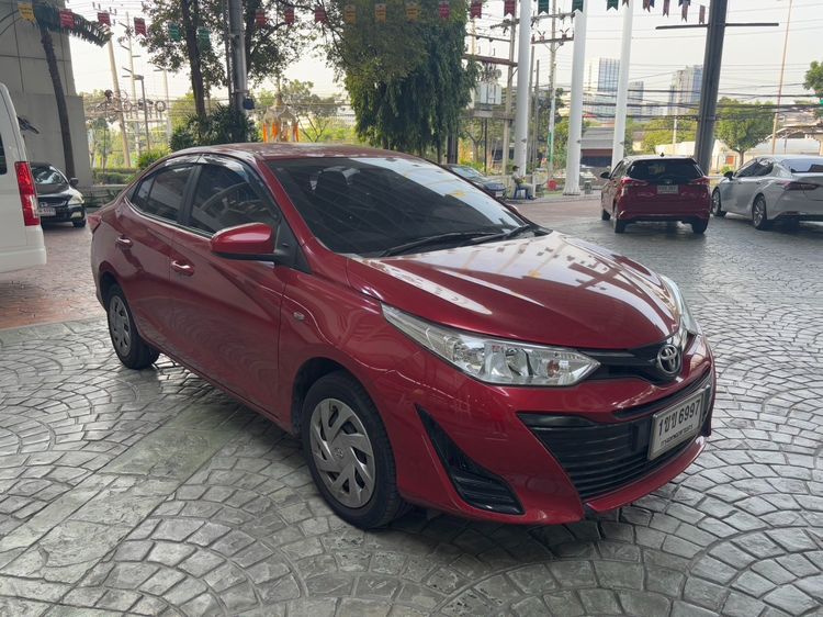 รถ Toyota Yaris ATIV 1.2 Entry สี แดง
