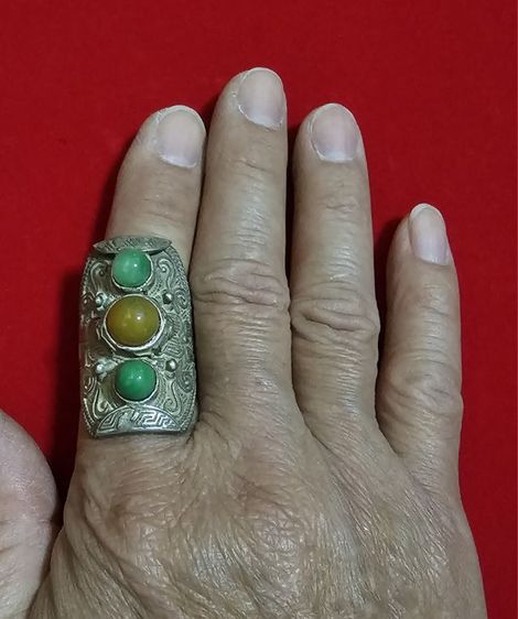 แหวนวินเทจทรงพลัง