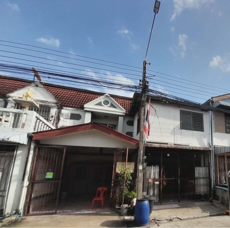 ทาวน์เฮ้าส์ ใกล้ตลาดสะพานใหม่