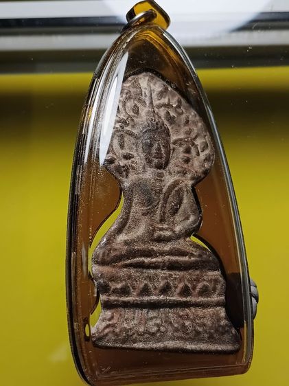 พระปรกโพธิ์เชียงเเสน พิมพ์ใหญ่ ขุดพบที่กรุวัดพระธาตุโขง จ.เชียงราย เนื้อชินสนิมแดง สภาพสวยสมบูรณ์ มาพร้อมเลี่ยมพลาสติกห้อยคอใช้เก่ามา รูปที่ 6