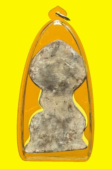 พระปรกโพธิ์เชียงเเสน พิมพ์ใหญ่ ขุดพบที่กรุวัดพระธาตุโขง จ.เชียงราย เนื้อชินสนิมแดง สภาพสวยสมบูรณ์ มาพร้อมเลี่ยมพลาสติกห้อยคอใช้เก่ามา รูปที่ 2