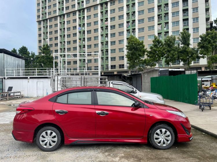 รถ Toyota Yaris ATIV 1.2 J Eco สี แดง