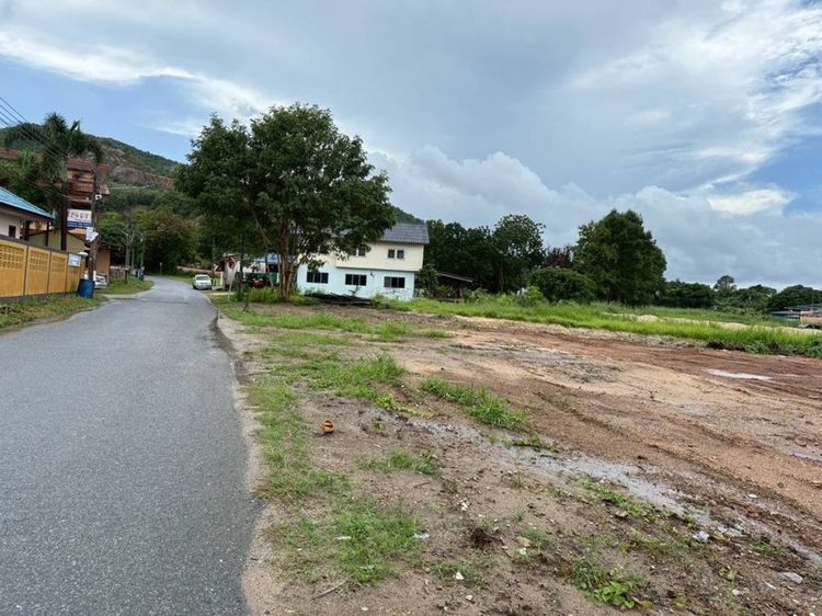 ใช่ ที่ดินสัตหีบ  รูปที่ 2