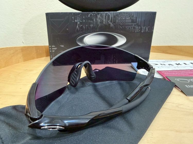 Oakley  รูปที่ 2