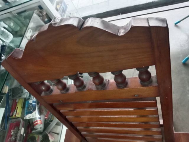 เก้าอี้ไม้เก่า