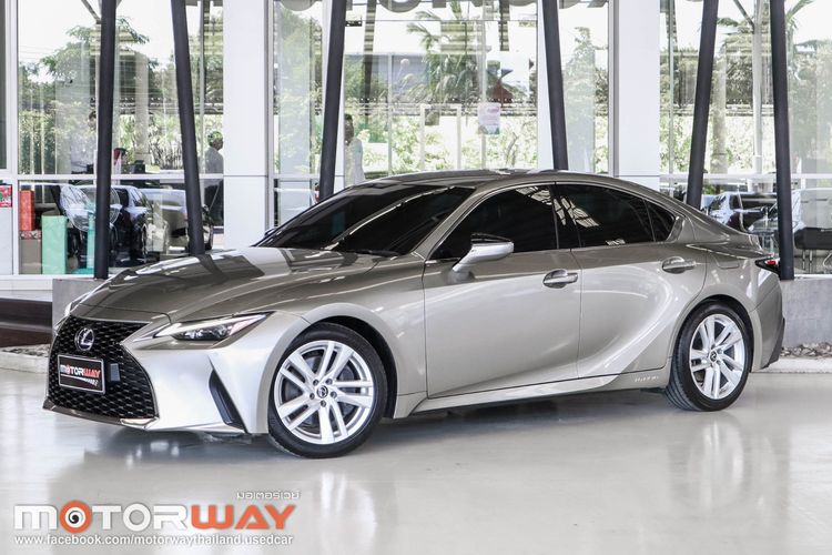 รถ Lexus IS300h 2.5 Luxury สี บรอนซ์ทอง