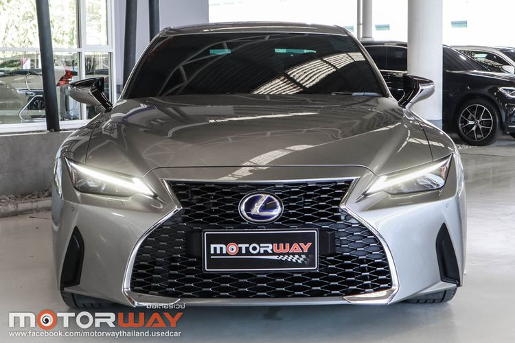 Lexus IS300h 2022 2.5 Luxury Sedan ปลั๊กอินไฮบริด (PHEV) เกียร์อัตโนมัติ บรอนซ์ทอง รูปที่ 3
