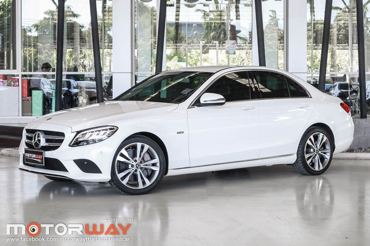 Mercedes-Benz C-Class 2020 C300 Sedan ปลั๊กอินไฮบริด (PHEV) เกียร์อัตโนมัติ ขาว