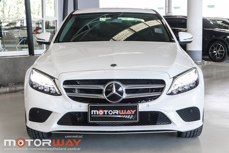 Mercedes-Benz C-Class 2020 C300 Sedan ปลั๊กอินไฮบริด (PHEV) เกียร์อัตโนมัติ ขาว รูปที่ 3