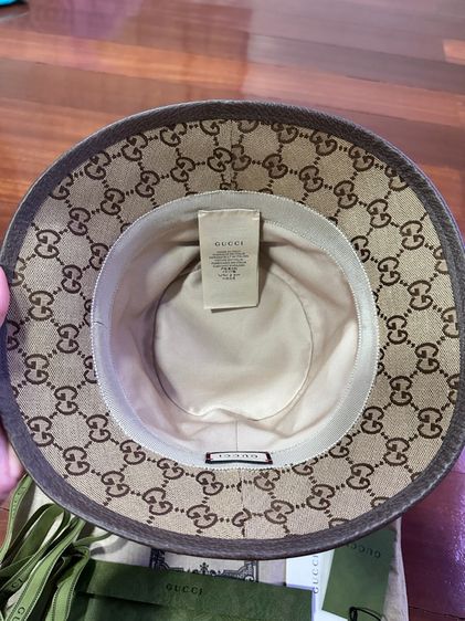 หมวกGucci ของแท้อุปกรณ์ครบพร้อมใบเสร็จ รูปที่ 3