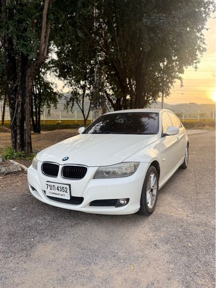 รถ BMW Series 3 318i สี ขาว