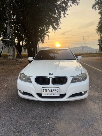 BMW Series 3 2011 318i Sedan เบนซิน เกียร์อัตโนมัติ ขาว รูปที่ 2