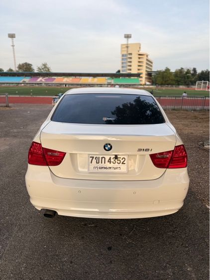 BMW Series 3 2011 318i Sedan เบนซิน เกียร์อัตโนมัติ ขาว รูปที่ 4