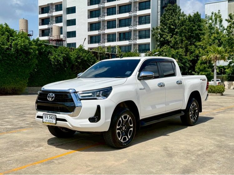 รถ Toyota Hilux Revo 2.4 Prerunner Mid สี ขาว