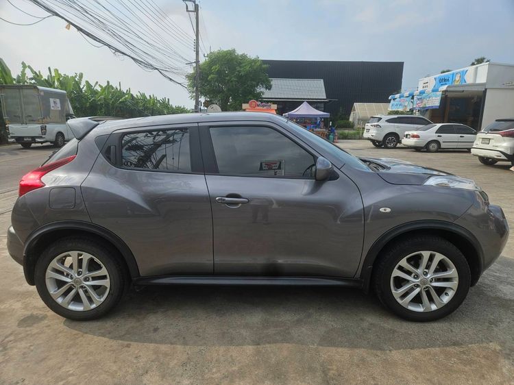 Nissan Juke 2014 1.6 V Sedan เบนซิน ไม่ติดแก๊ส เกียร์อัตโนมัติ เทา รูปที่ 2