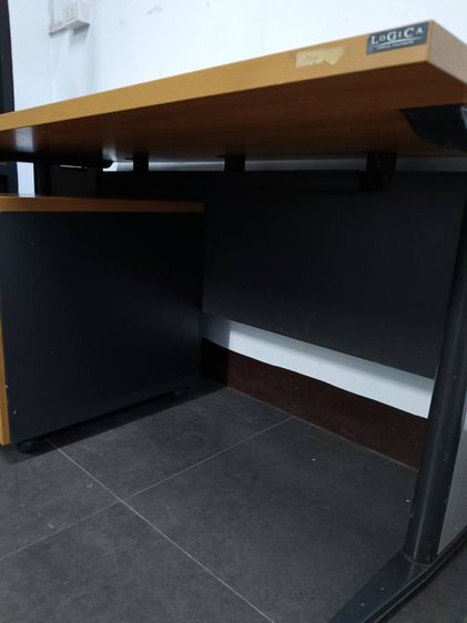 โต๊ะทำงาน หน้าไม้สีน้ำตาล ขาเหล็ก + ตู้ใส่เอกสาร ยี่ห้อ LOGICA  รูปที่ 3