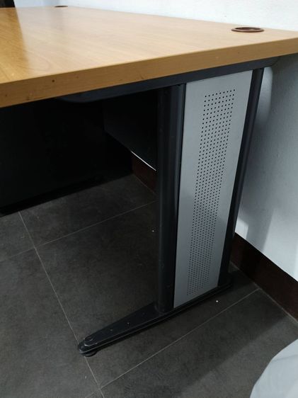 โต๊ะทำงาน หน้าไม้สีน้ำตาล ขาเหล็ก + ตู้ใส่เอกสาร ยี่ห้อ LOGICA  รูปที่ 2