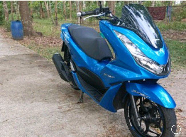 Honda PCX 160 ปี 2023 รถบ้านมือเดียว สภาพสวยเดิมๆ เครื่องดีแน่นๆ ชุดข้างเงียบ สีสวยระบบไฟทำงานปกติ กุญแจรีโมทไม้ไอติม 2 อัน ภาษีปี 69 มีสมุดคู่มือ เซอร์วิสศูนย์ มีเล่มเขียวชุดโอน ดูรถได้ครับ รูปที่ 3