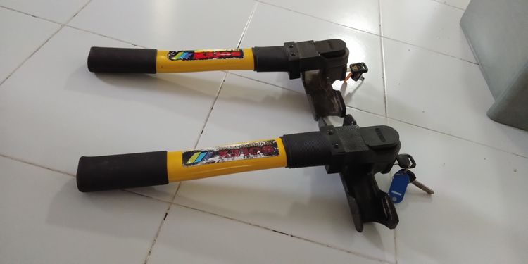 ขายชุดล๊อคพวงมาลัย มือ 2 สภาพดี 2 ชุด จากราคาชุดเกือบ 2000 บาท ขายถูกๆ ชุดล่ะ  200 บาทเท่านั้น 