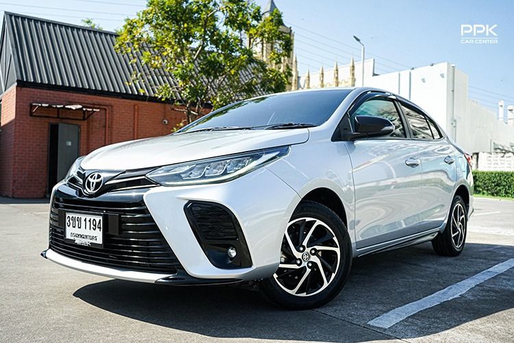 รถ Toyota Yaris ATIV 1.2 Sport สี เทา