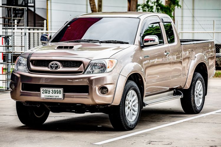 รถ Toyota Hilux Vigo 3.0 E Prerunner สี น้ำตาล